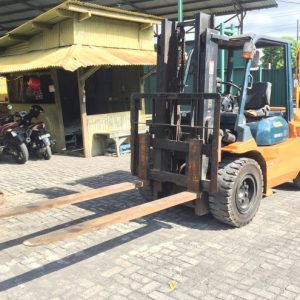 toyota-forklift-45ton-7fd45-std-boom-2-495x495